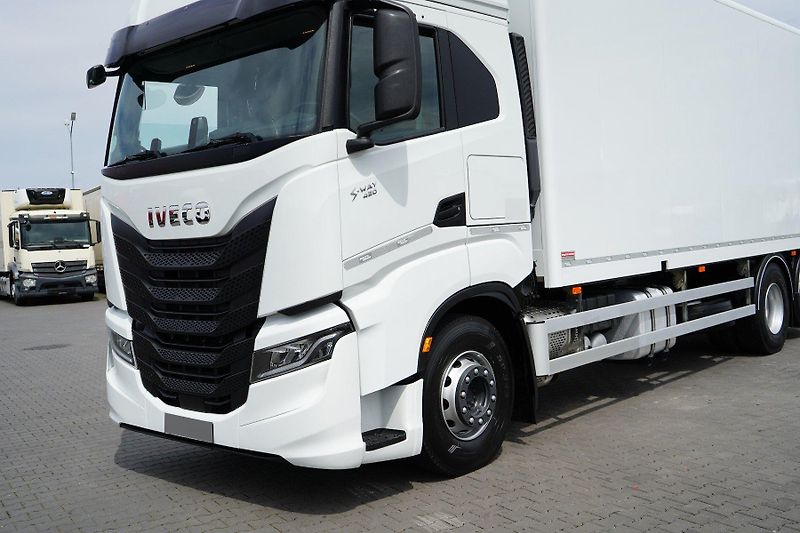 Iveco S-WAY (2023) 420 6x2 skříňová nástavba - fotka 15 z 18