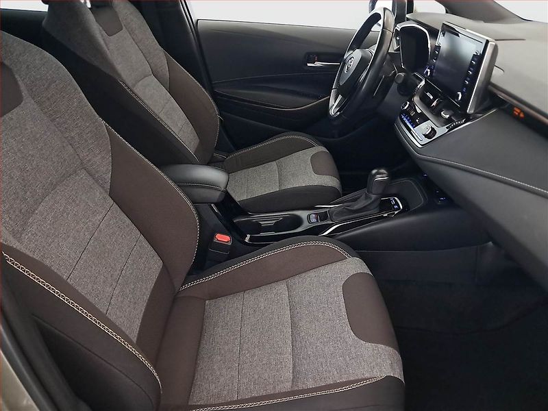 Toyota Corolla (2021) 2.0 Hybrid, Automat - fotka 9 z 17
