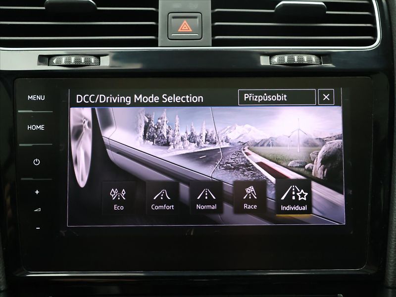 Volkswagen Golf 2,0 TSI R 228kW 4M DSG Virtual - fotka 27 z 40