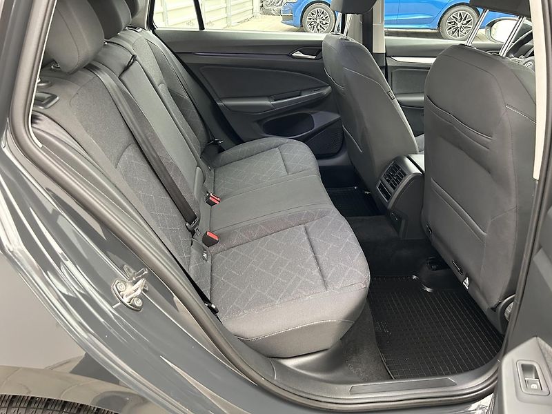 Volkswagen Golf 1.0 TSI Life - fotka 22 z 25