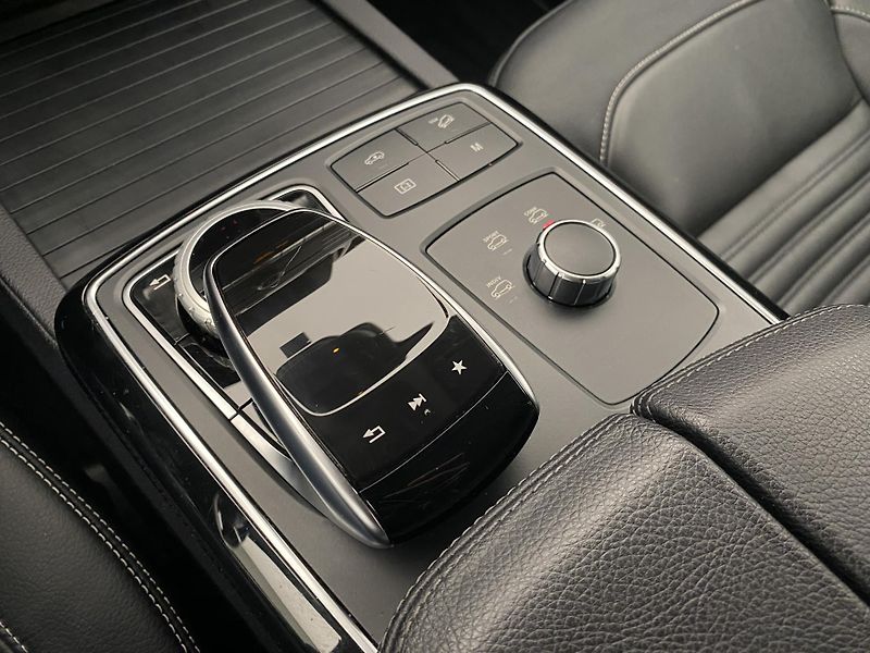 Mercedes-Benz GLE 350d 4MATIC AMG AUT CZ - fotka 30 z 53