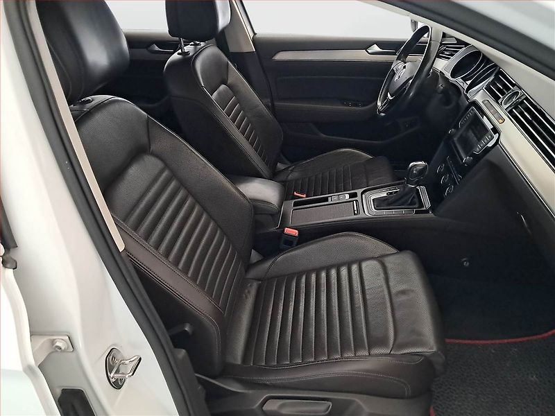 Volkswagen Passat (2015) Highline 2.0 TDI, Automat - fotka 9 z 20