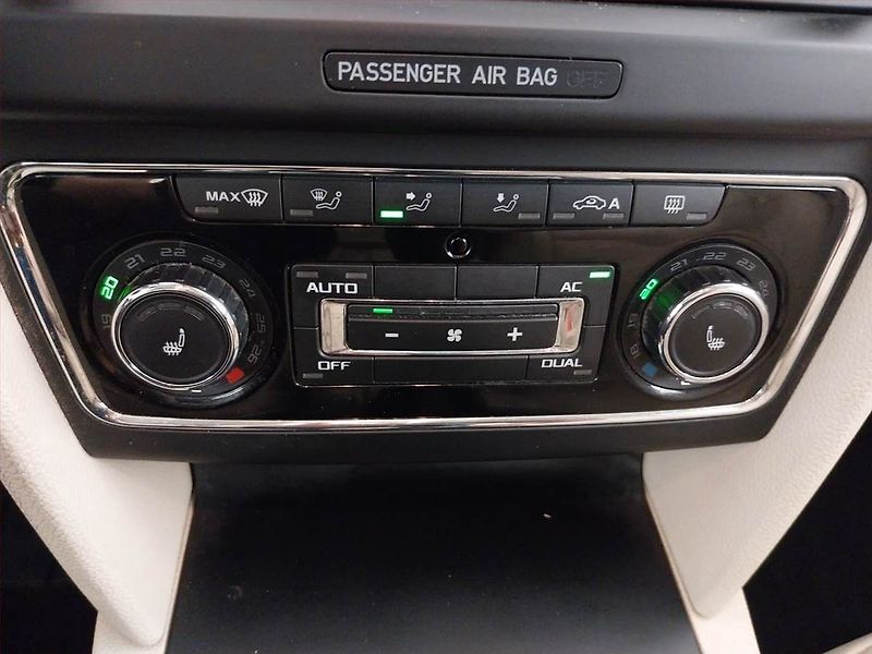 Škoda Superb (2011) Elegance 2.0 TDI, 4X4 - fotka 20 z 21