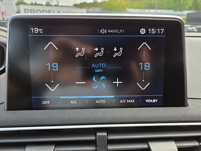Peugeot 3008 (2018) 1.2 PT 130MOTOR NAJETO 65000KM - fotka 16 z 26