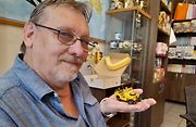Jaroslav Žampach z Teplic staví raritní modely amerických Jeepů v měřítku 1:35. Jeho kolekce má v současnosti tři desítky exemplářů.