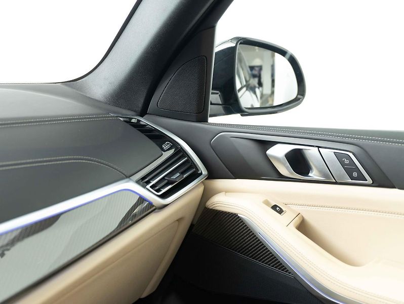 BMW X5 M50i - fotka 16 z 22