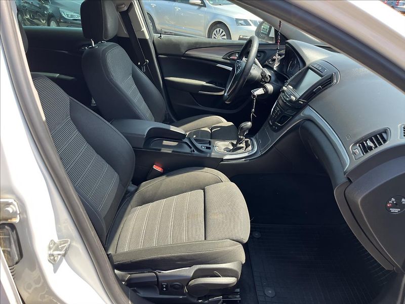 Opel Insignia 1,6 CDTi KLIMA ROZVODY SERVIS - fotka 11 z 37