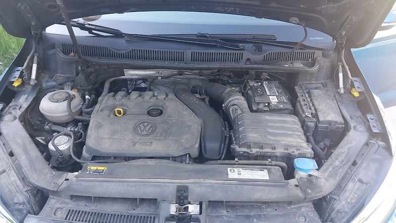 Volkswagen Touran 1.5 TSI, ČR, DSG - fotka 21 z 22