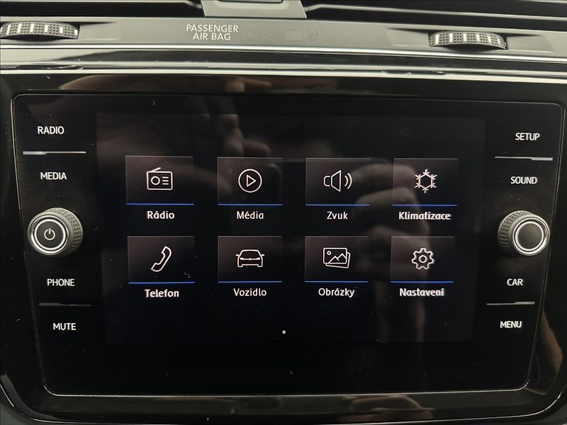 Volkswagen Touran 2,0 110kW DSG 5-MÍST TAŽNÉ ČR - fotka 16 z 41