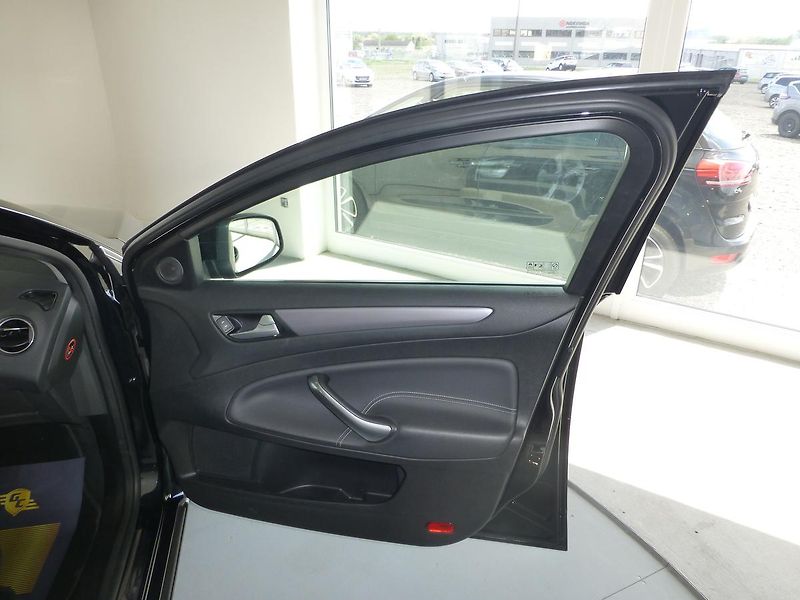 Ford Mondeo (2012) 2,0TDCI-120KW****ALU**TAŽNÉ - fotka 19 z 28