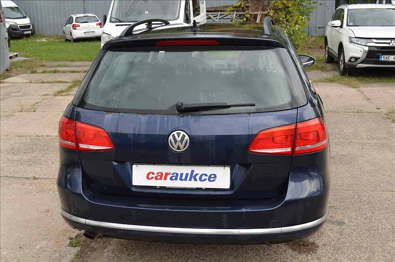 Volkswagen Passat (2012) VARIANT 1,6 TDI - fotka 5 z 35