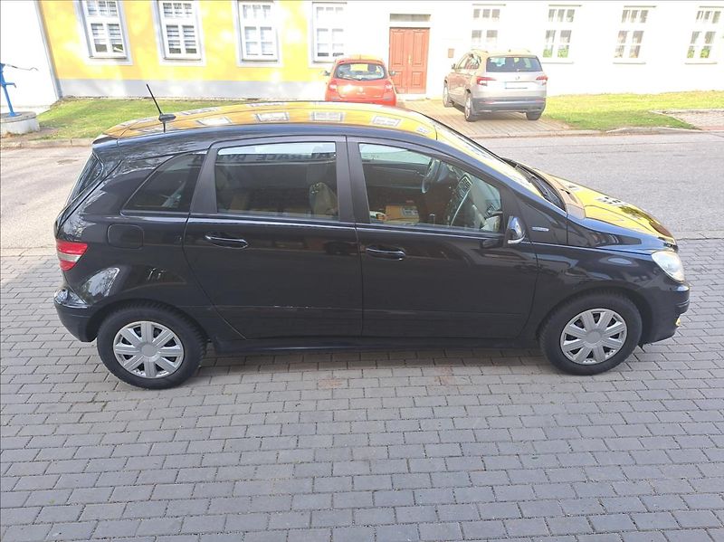 Mercedes-Benz Třídy B B180 i   1,7 - fotka 12 z 35