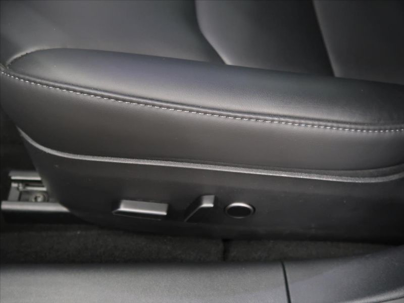 Tesla Model 3 0,0 1. majitel zánovní - fotka 18 z 32