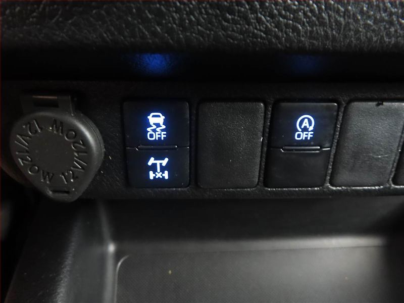 Toyota Hilux (2021) 2.4 D-4D - fotka 15 z 15