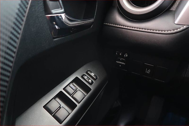 Toyota RAV4 (2017) 2.5 Hybrid - fotka 17 z 21