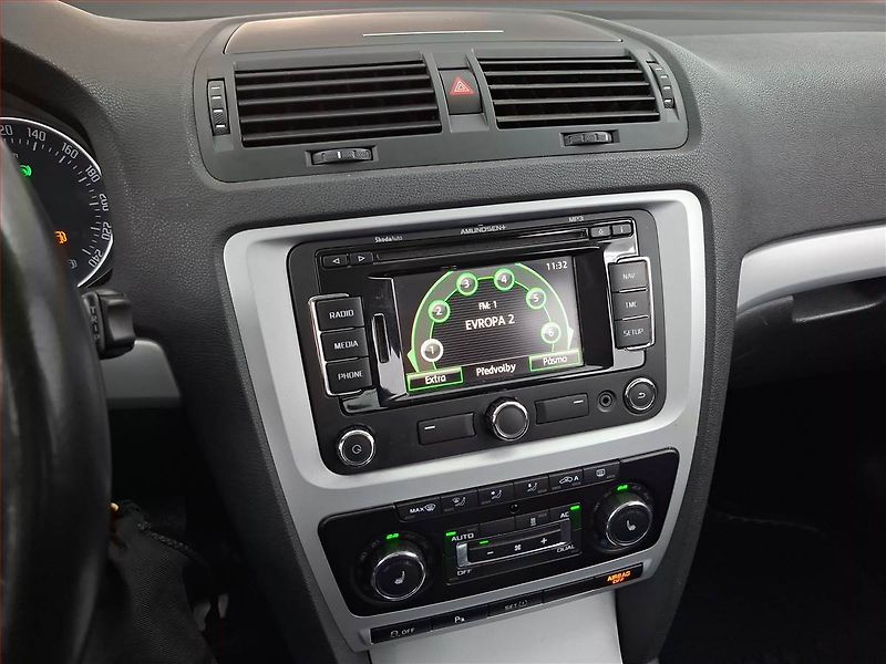 Škoda Octavia (2011) 2.0 TDI, Automat, Navi - fotka 12 z 18