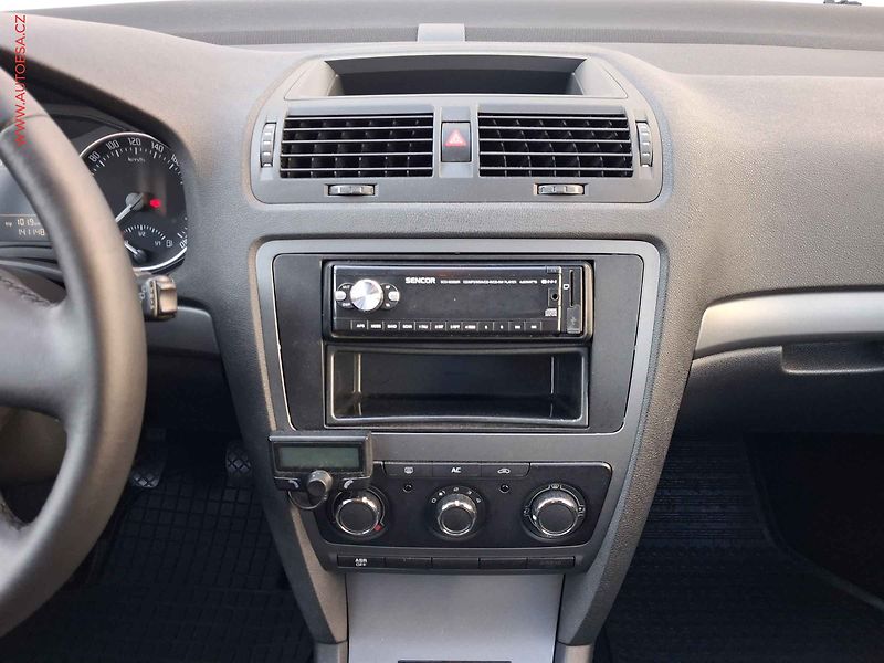 Škoda Octavia (2011) 1.2 TSI, ČR, Klima - fotka 12 z 15