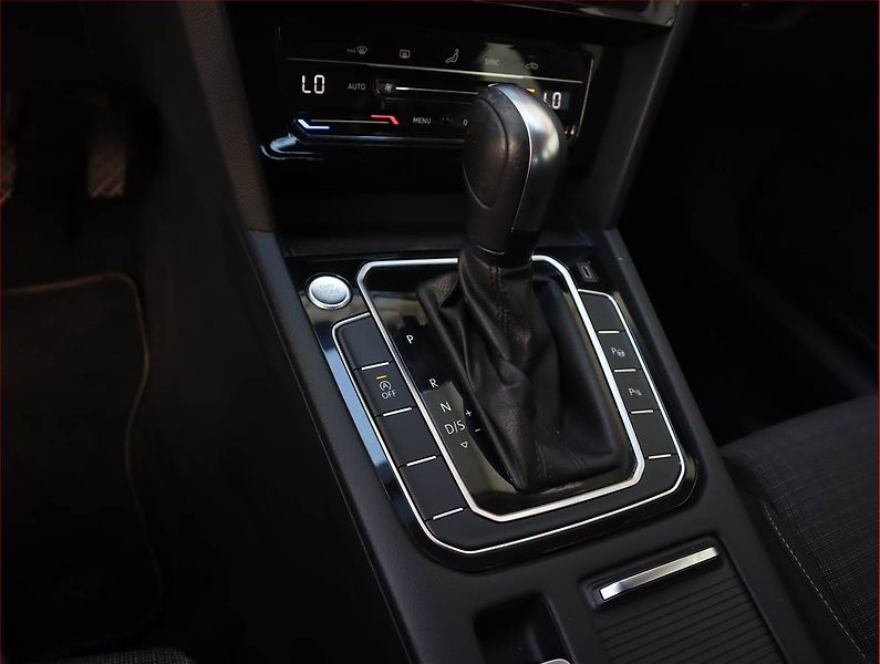 Volkswagen Passat (2021) Business 2.0 TDI, Automat - fotka 16 z 27