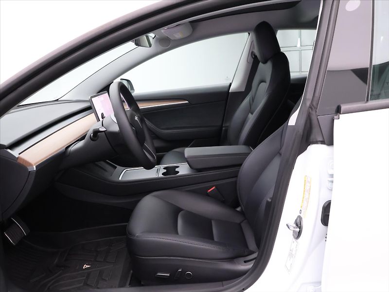 Tesla Model 3 Long Range 79kWh AWD sOH 93,3% - fotka 12 z 31