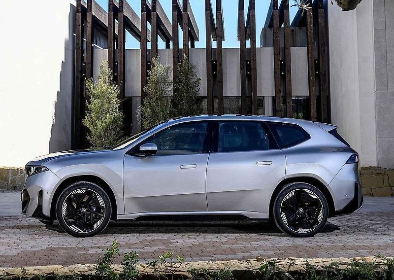 Jízda připomíná spalovací modely značky.