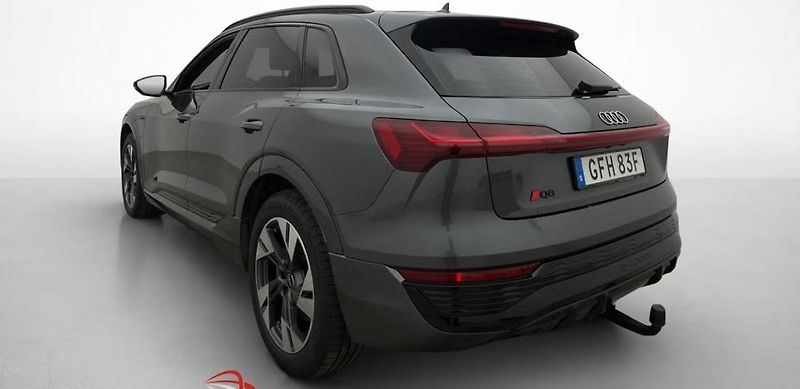 Audi Q8 e-tron 55 Q 360kam Vzduch Tažné Pano  - fotka 5 z 37