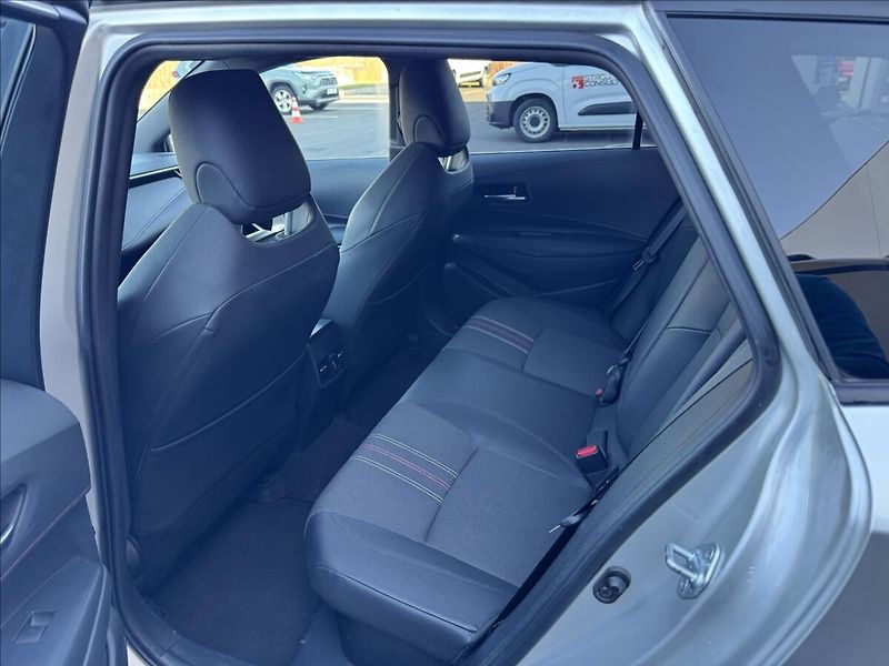 Toyota Corolla 1,8 GR SPORT DYNAMIC - fotka 13 z 19