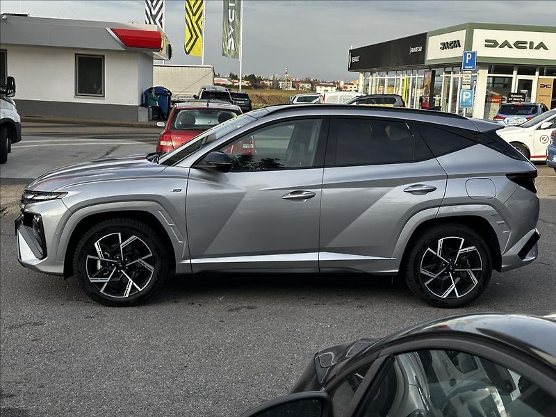 Hyundai Tucson 1,6 PHEV 4WD N-line Styl Prem. - fotka 3 z 18