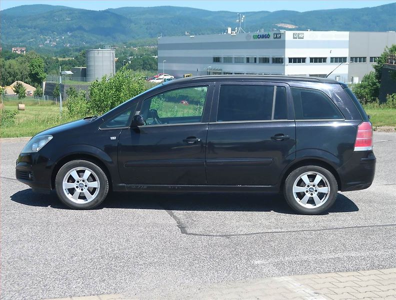 Opel Zafira (2006) 1.8, 7 míst, po STK - fotka 3 z 13
