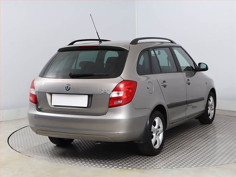 Škoda Fabia (2010) Ambition Plus 1.2 TSI - fotka 5 z 13