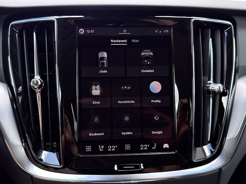 Volvo V60 B4 FWD CORE // REZERVACE // - fotka 25 z 35