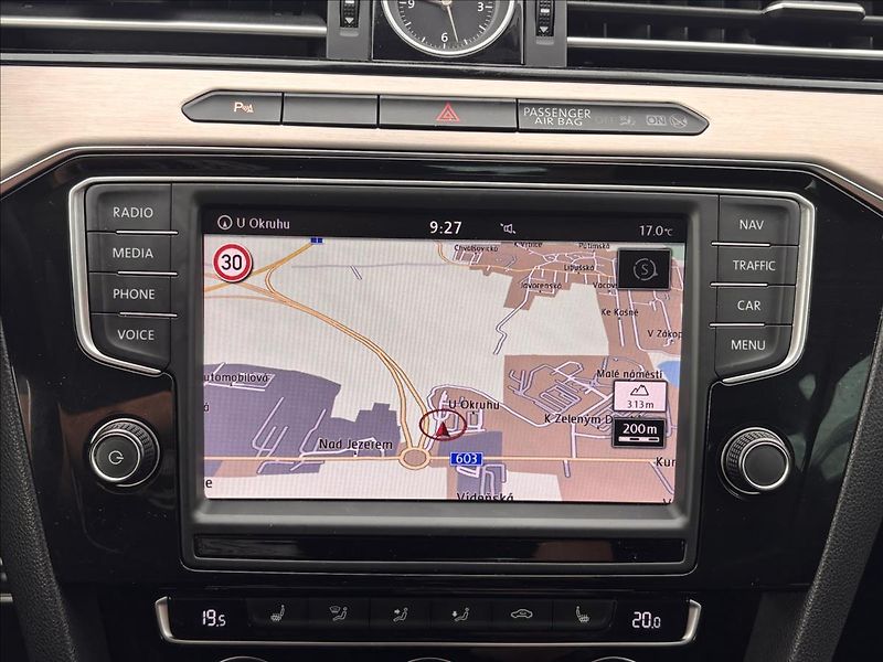 Volkswagen Passat 2,0 TDI 110kW BMT Highline - fotka 27 z 33