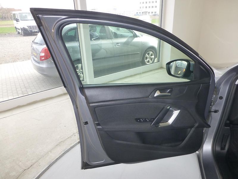 Peugeot 308 (2016) 1,6HDI*NAVIGACE.*PARKS**NEW - fotka 9 z 26