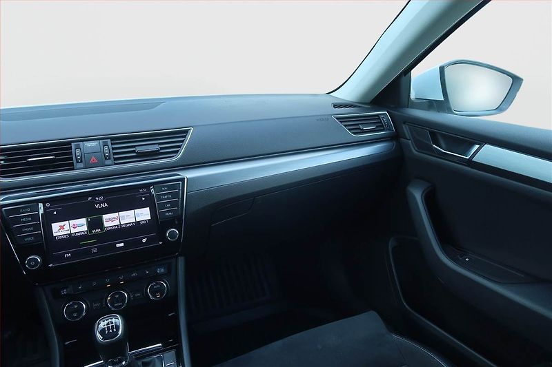Škoda Superb (2016) 1.6 TDI, Kůže, Navi, Bi-Xenony - fotka 8 z 26