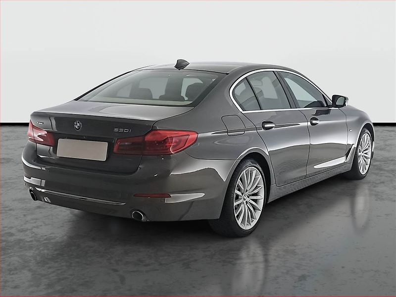 BMW Řada 5 (2018) Luxury Line 530i xDrive - fotka 5 z 19