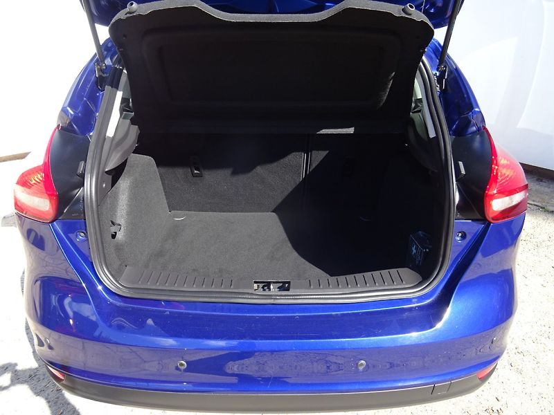 Ford Focus (2015) 1.0i,92kW,71tkm,klima,ALU - fotka 18 z 22