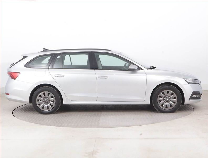 Škoda Octavia (2023) Ambition 2.0 TDI, ČR,1.maj - fotka 6 z 15