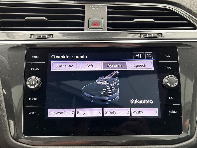 Volkswagen Tiguan 2.0 TDI 4x4 Highline DSG - fotka 15 z 34