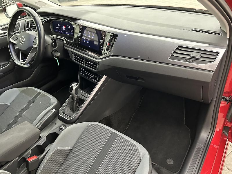 Volkswagen Polo 1.0 TSI Style - fotka 25 z 27