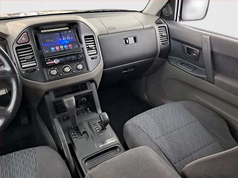 Mitsubishi Pajero (2006) 3.2 DI-D, Automat, 7 míst - fotka 8 z 20