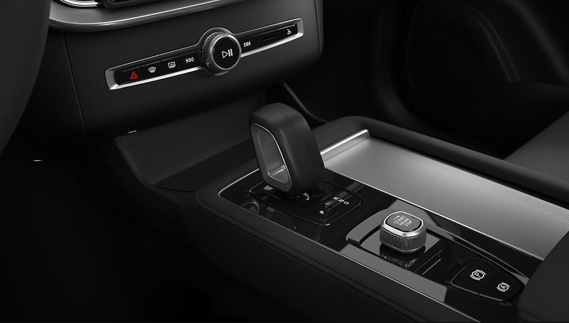 Volvo XC90 (2026) T8 AWD RECHARGE CORE 7míst AUT - fotka 10 z 20