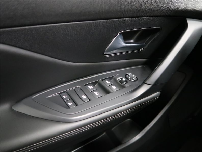 Peugeot 308 1,5 BlueHDi  AT ALLURE PACK ČR - fotka 16 z 39