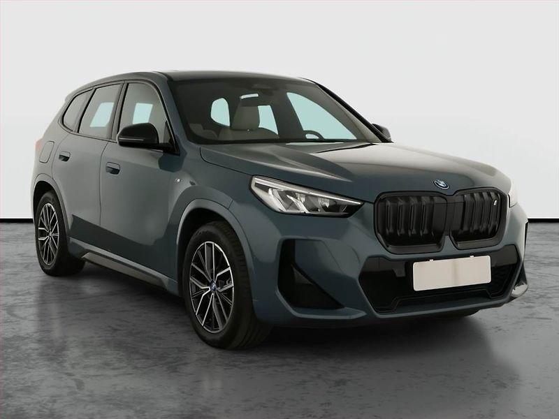 BMW iX (2023) xDrive30, SoH 100% - fotka 1 z 28