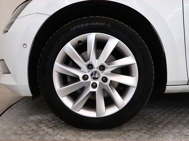 Škoda Superb (2019) 2.0 TDI, Automat, Kůže, Navi - fotka 15 z 19