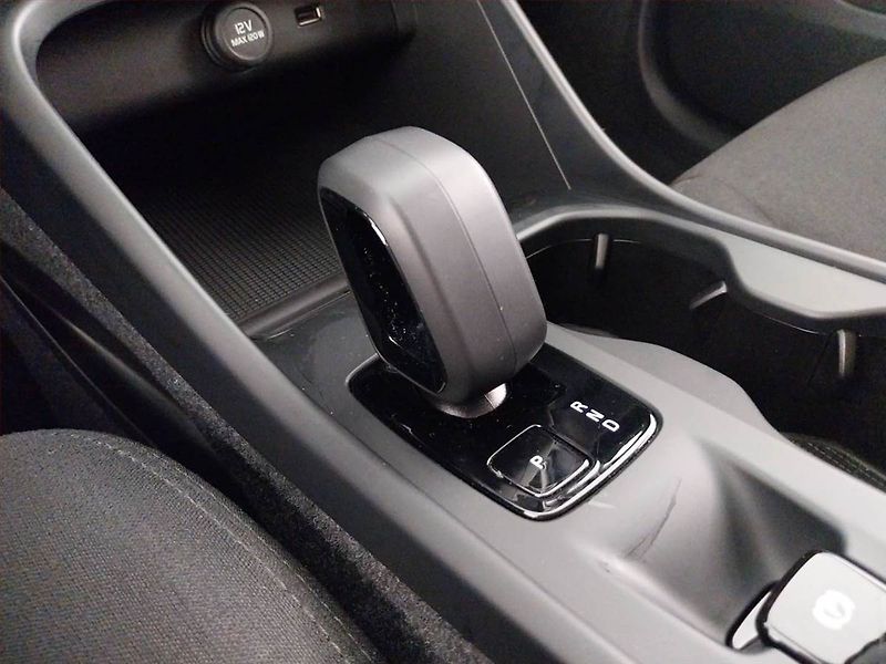 Volvo XC40 (2024) T2 - fotka 13 z 21