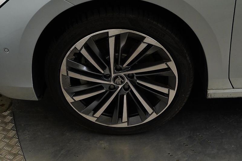 Škoda Superb - fotka 10 z 29
