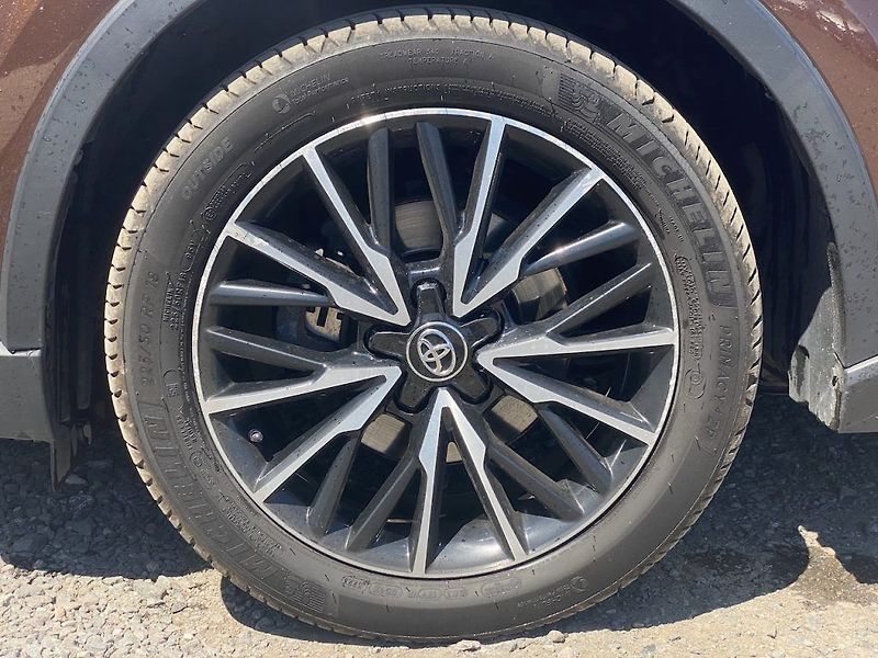 Toyota C-HR 1.2iT, ČR-1m, Executive, 4x4 - fotka 10 z 17