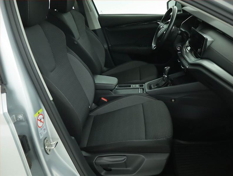 Škoda Octavia (2023) Ambition 2.0 TDI, ČR,1.maj - fotka 9 z 15
