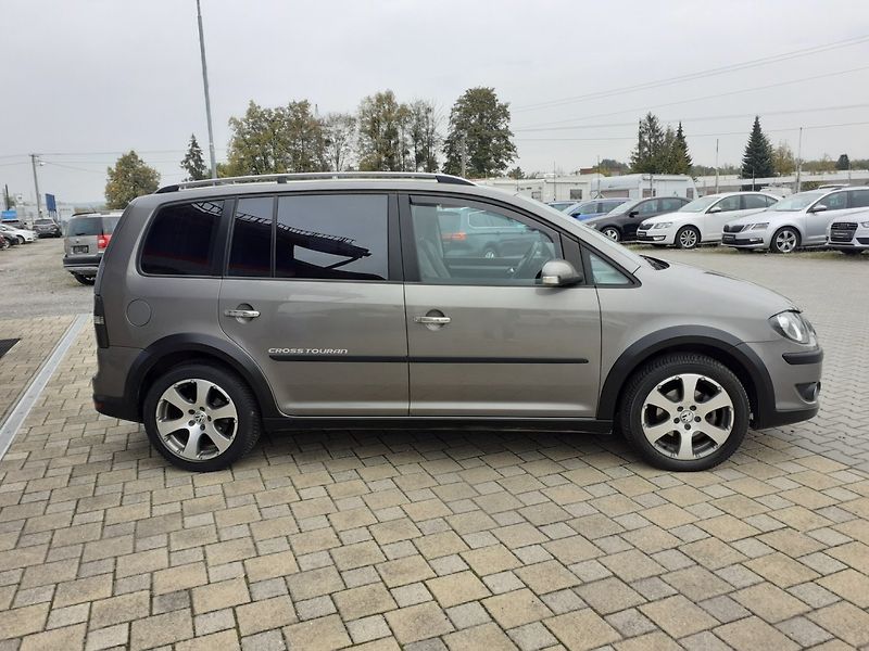 Volkswagen Touran (2007) Cross 2.0 TDi - fotka 3 z 32