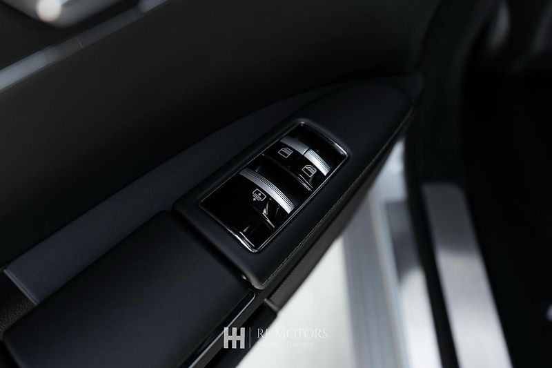 Mercedes-Benz Třídy S (2013) AMG S 63 5.5 V8 Biturbo - fotka 35 z 56