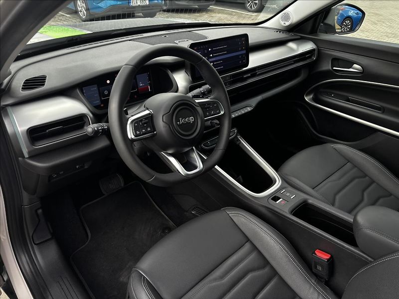 Jeep Avenger 1,2 Turbo e-hybrid Summit - fotka 20 z 42